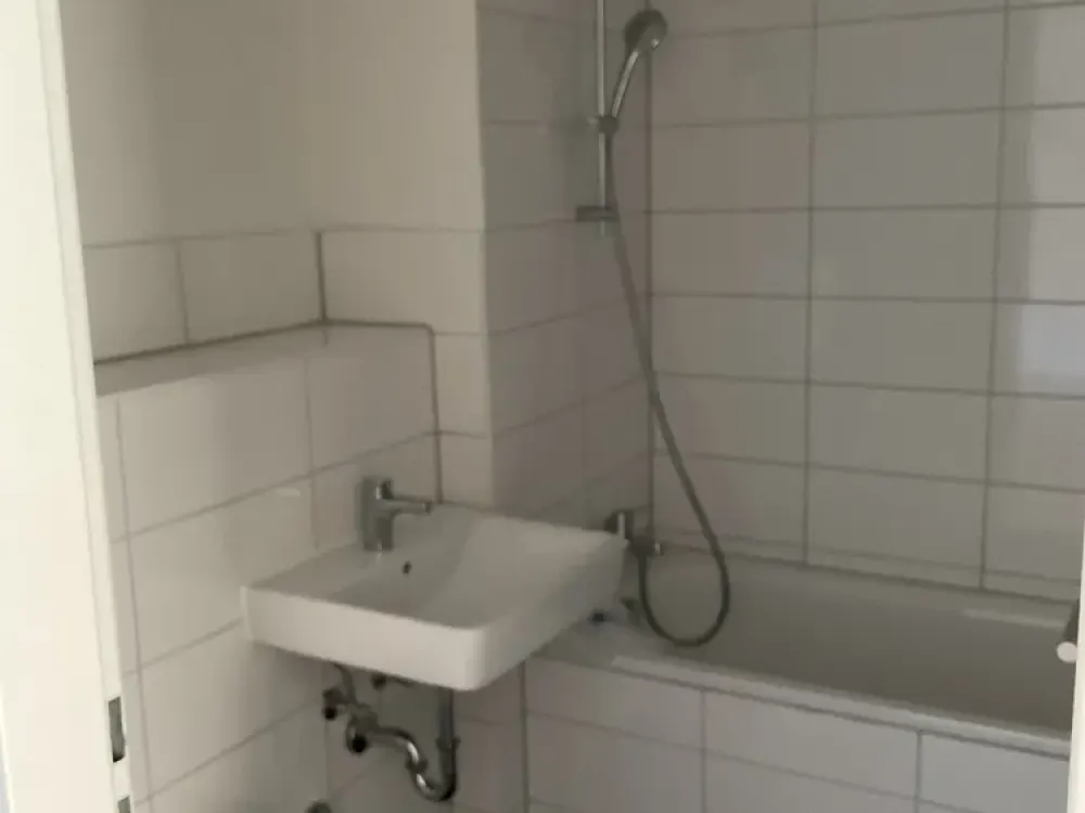 Ab sofort: 3-Zimmer-Wohnung mit Loggia und Wannenbad!