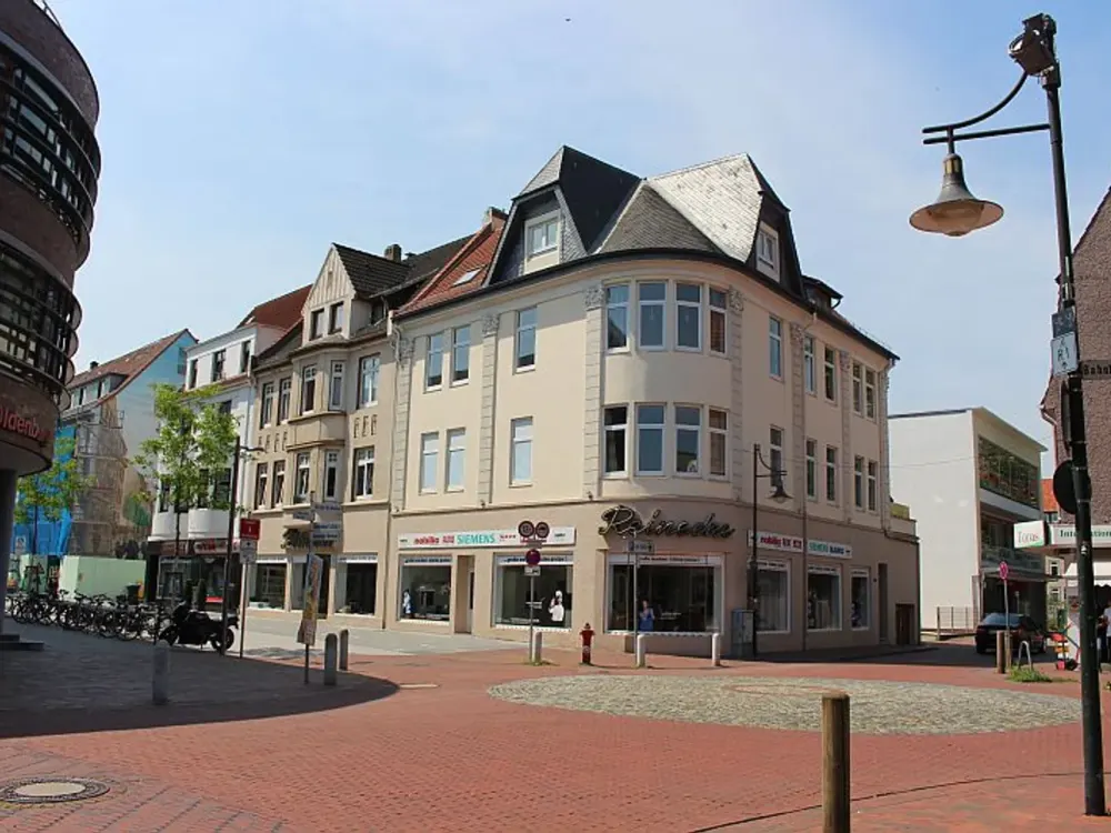 STYLISH OLD BUILDING in the City EXCEPTIONAL + CHIC Spacious Upper Floor Apartment with Charm