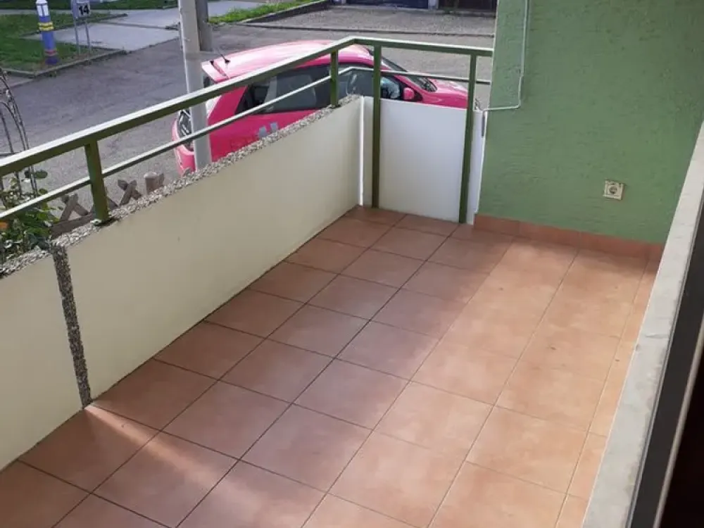 Modernisierte 2,5-Zimmer-Hochparterre-Wohnung mit Balkon und Einbauküche in Winnenden