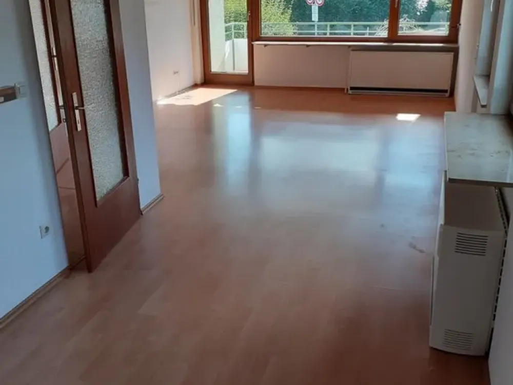 Modernisierte 2,5-Zimmer-Hochparterre-Wohnung mit Balkon und Einbauküche in Winnenden