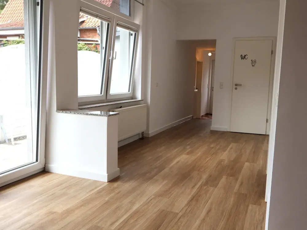 Moderne 105 m² Einliegerwohnung mit Kamin, Einbauküche & Terrasse in Winsen (Luhe)