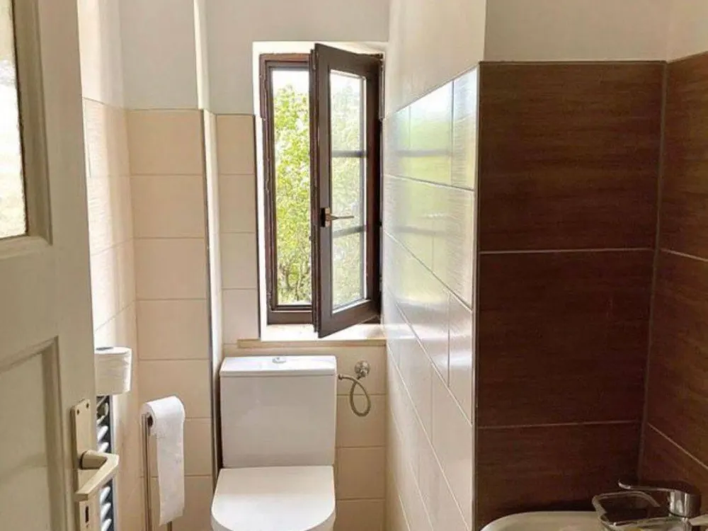 3 Person Flat-Share