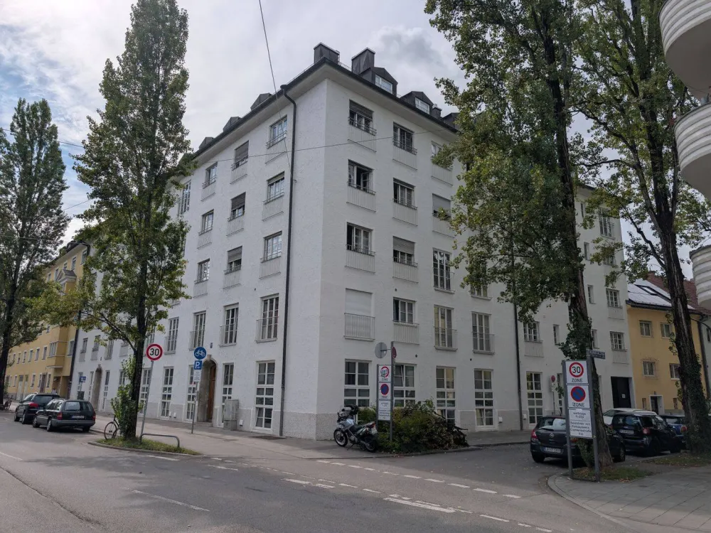 Schwabing * 3-room apartment * WG suitable * from 01.01