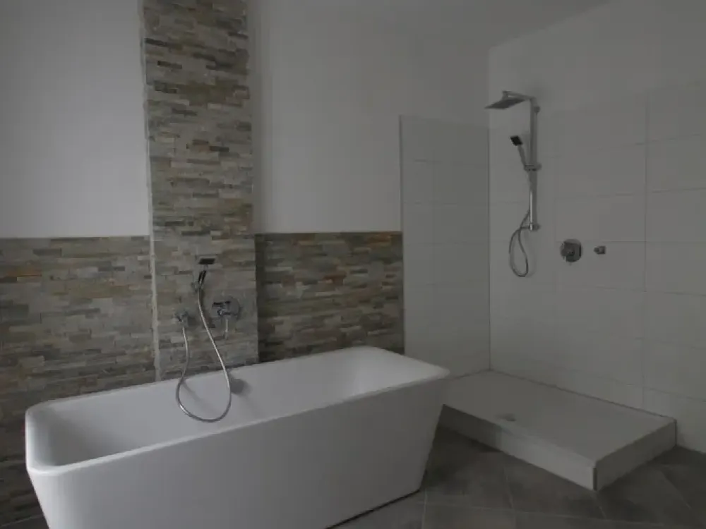 COOLE + MODERNE GROSSRAUM-WOHNUNG IN GRÜNDERZEITHAUS