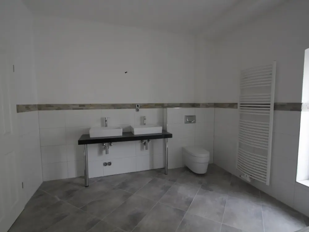COOLE + MODERNE GROSSRAUM-WOHNUNG IN GRÜNDERZEITHAUS
