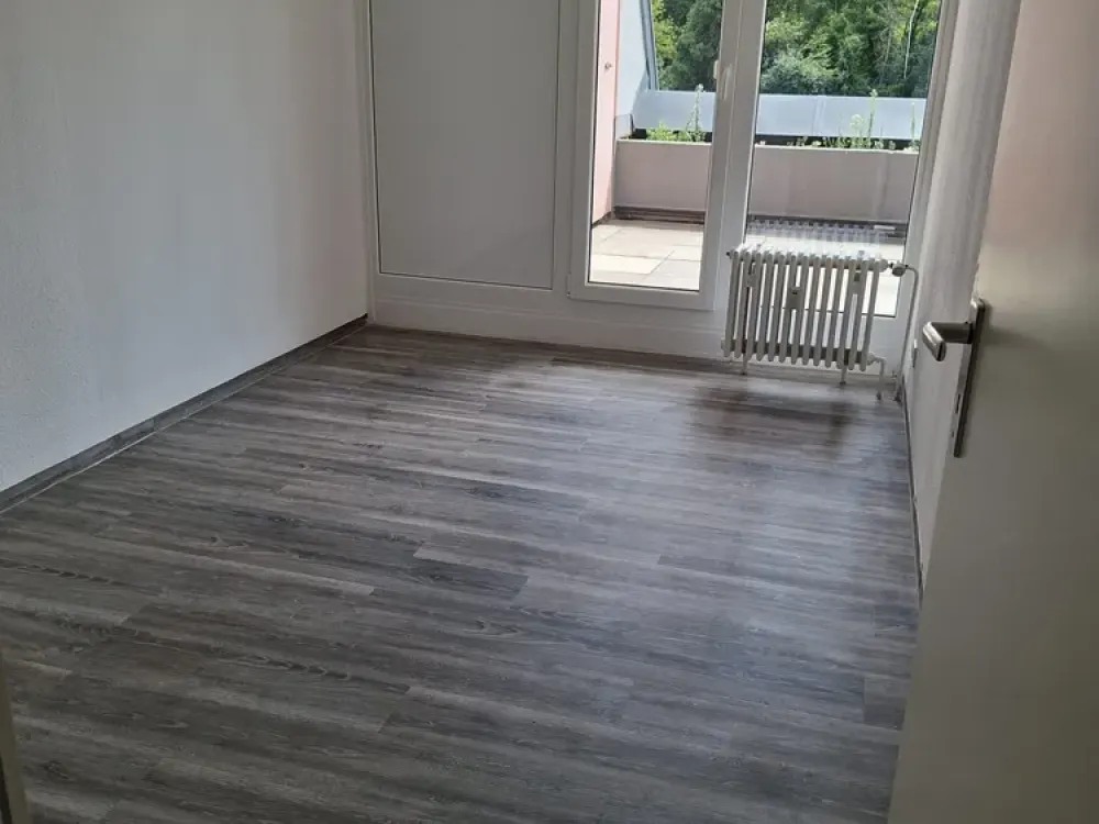 Schöne, helle 4-Zimmer-Wohnung mit großem Balkon
