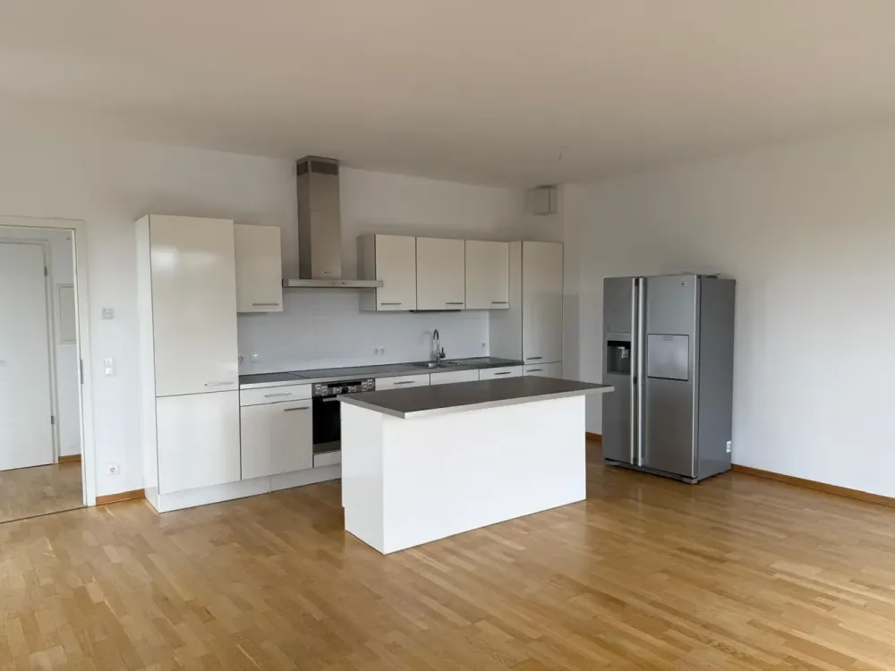 2-Zimmer-Wohnung mit 2 Balkone und Einbauküche am Grunewald