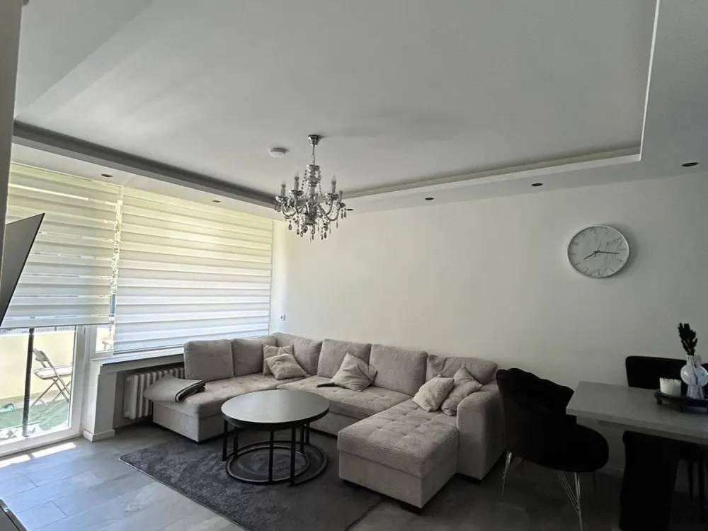 *NEU* kernsanierte 3 Zimmer Wohnung mit Balkon in zentraler Lage