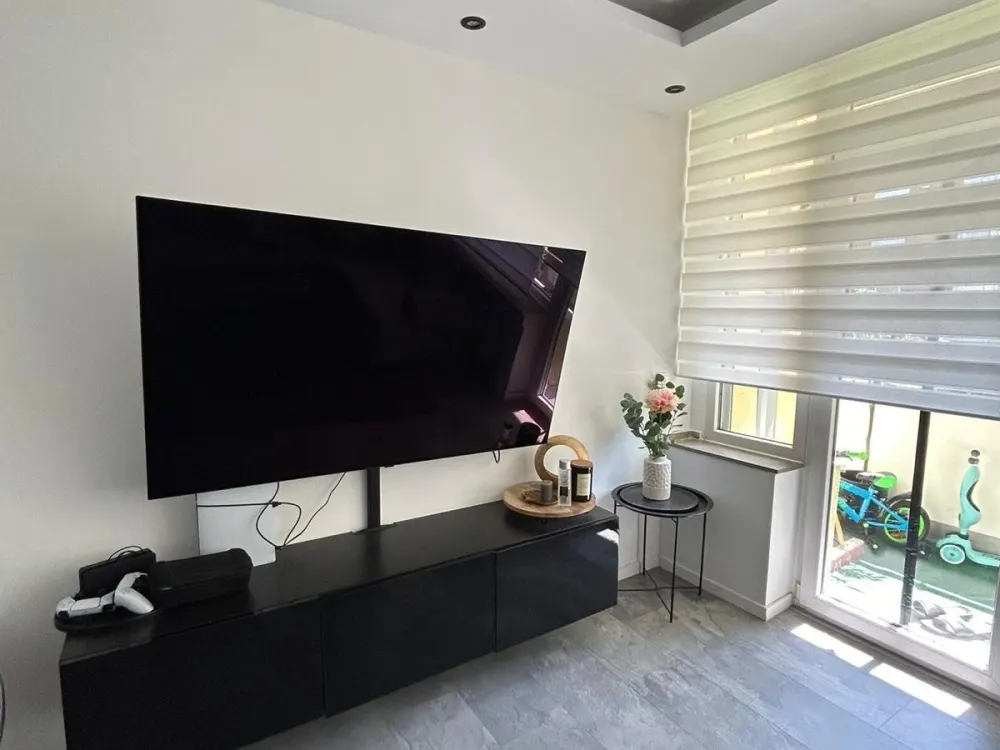 *NEU* kernsanierte 3 Zimmer Wohnung mit Balkon in zentraler Lage