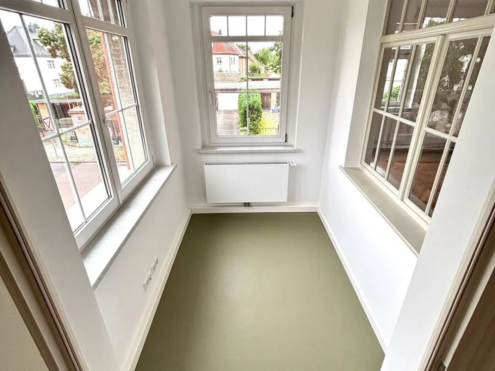 Erstbezug nach hochwertiger Sanierung - Stilvolle 4-Zimmer-Altbauwohnung mit Wintergarten, Balkon & 2 Tageslichtbädern
