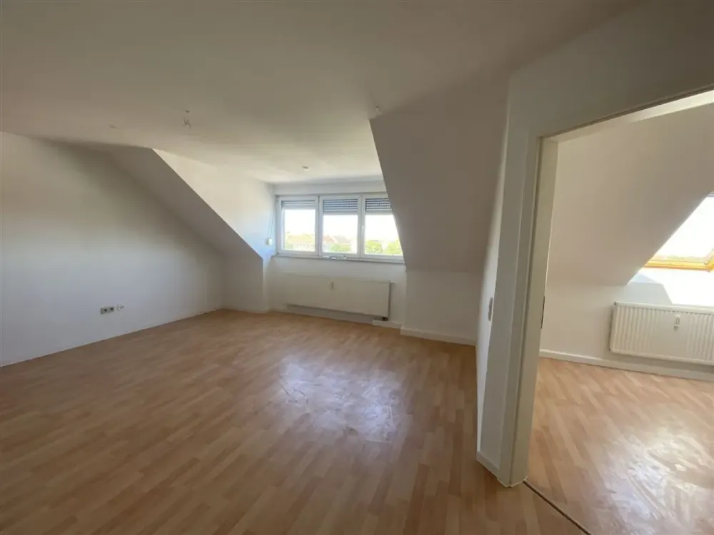 Schönefeld-Abtnaundorf * Renoviert* helle 2 Zi.-DG*Whg.* Wannenbad* Keller* SP anmietbar