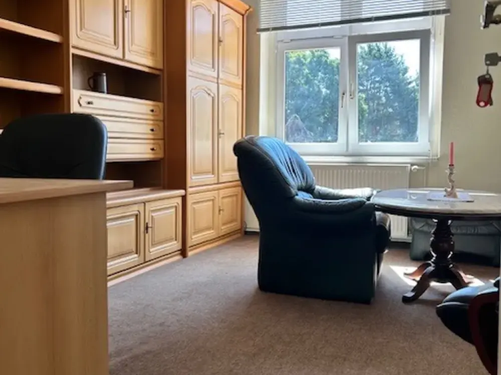 4 großzügige helle Zimmer - ideale Gewerberäume in Bahnhofsnähe!