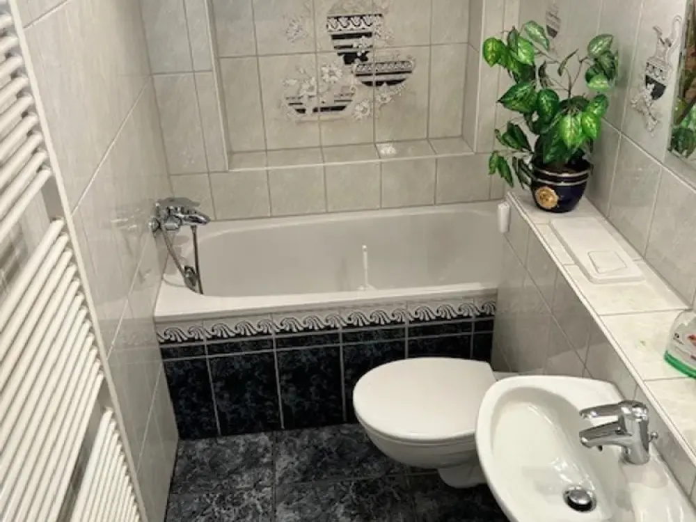 4 großzügige helle Zimmer - ideale Gewerberäume in Bahnhofsnähe!