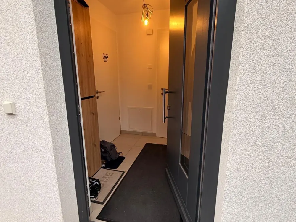 Haushälfte in Traumkulisse mit Südterrasse und 2 Stellplätzen