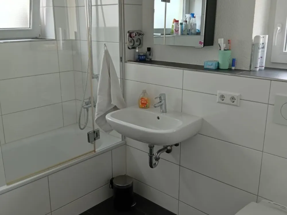 2 Zimmer- Wohnung im OG