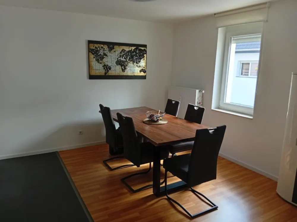 2 Zimmer- Wohnung im OG