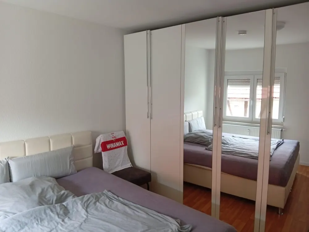 2 Zimmer- Wohnung im OG