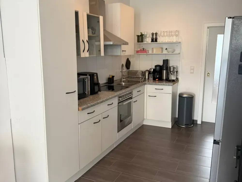 Helle, gepflegte 2-Zimmer-Wohnung mit offener Küche und modernem Duschbad