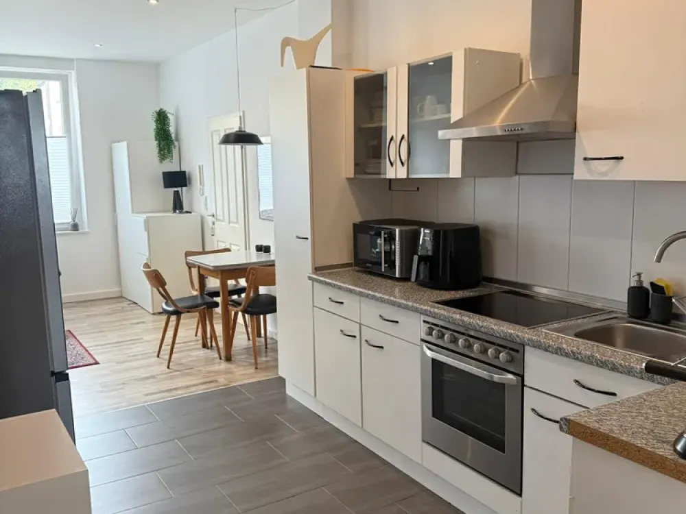 Helle, gepflegte 2-Zimmer-Wohnung mit offener Küche und modernem Duschbad