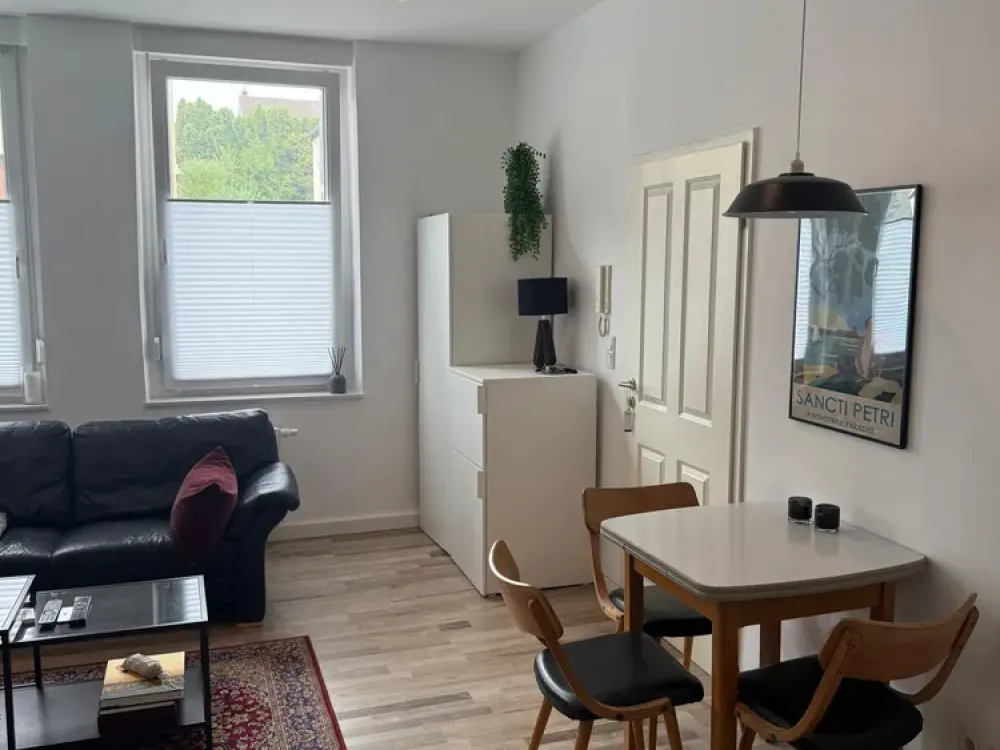 Helle, gepflegte 2-Zimmer-Wohnung mit offener Küche und modernem Duschbad