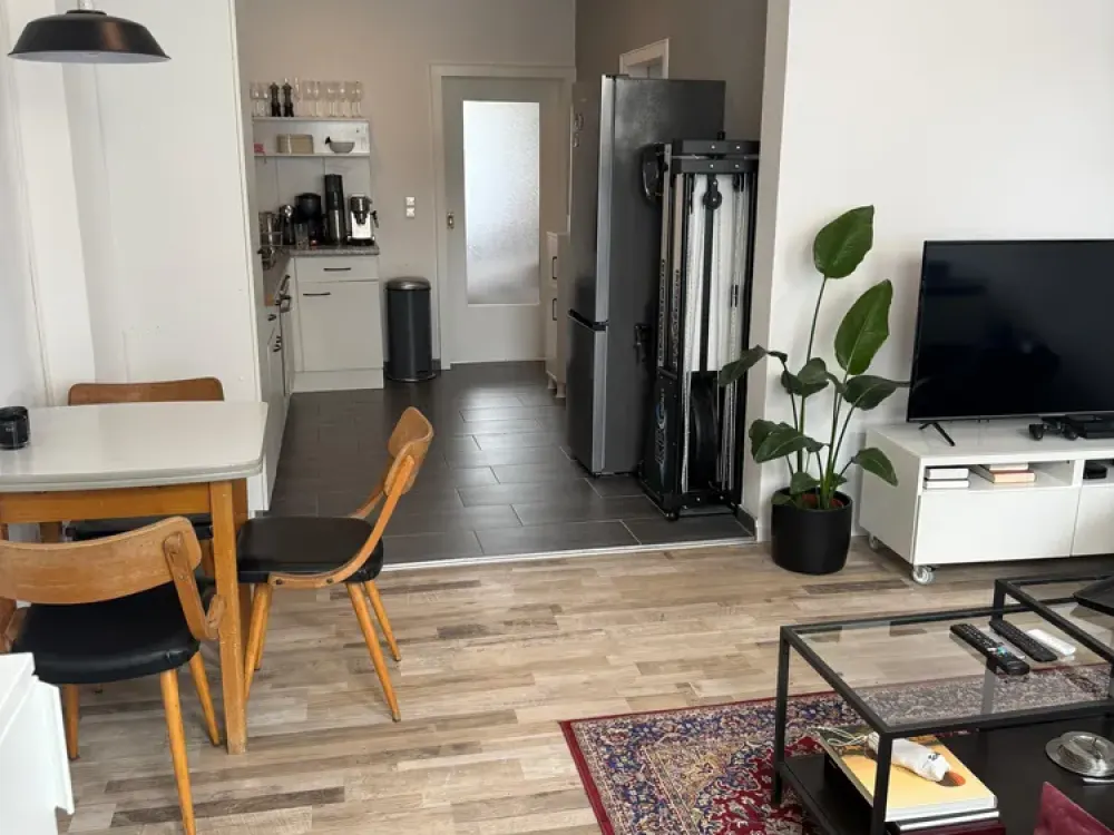 Helle, gepflegte 2-Zimmer-Wohnung mit offener Küche und modernem Duschbad