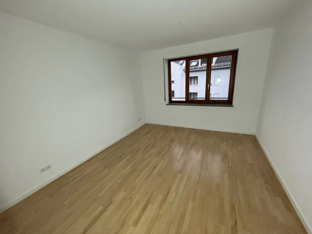 Großzügige 3-Zimmer-Wohnung mit Südbalkon & neuer Küche - hervorragende S-Bahn-Anbindung - renoviert