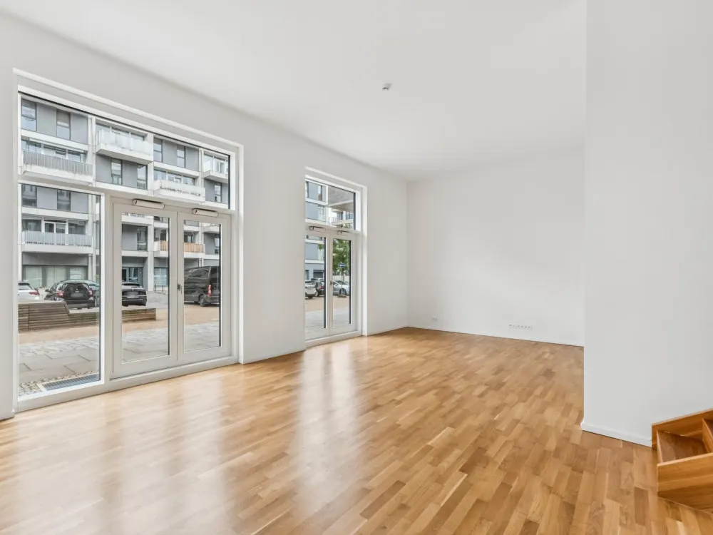 Wohnen auf 2 Ebenen mit großzügigem Raum mit extra hohen Decken