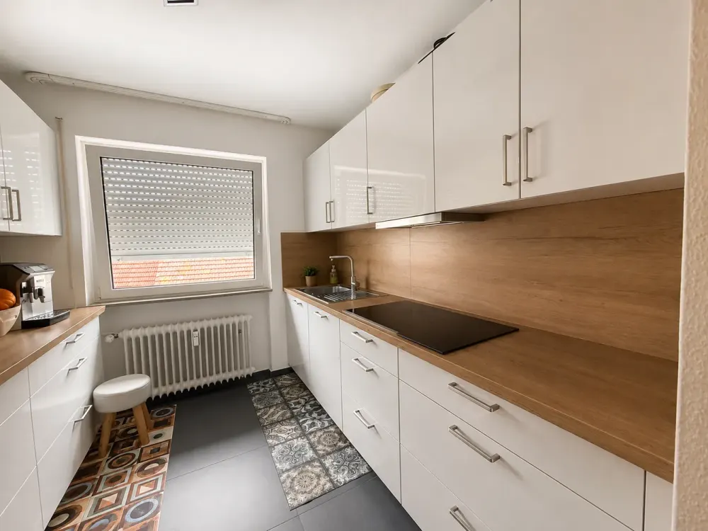 Kürzlich sanierte 3-Zimmer-Wohnung mit Einbauküche und Balkon