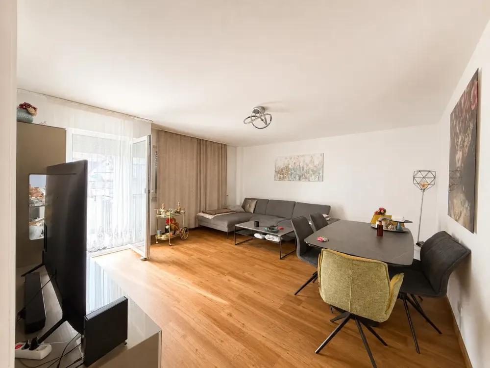 Kürzlich sanierte 3-Zimmer-Wohnung mit Einbauküche und Balkon
