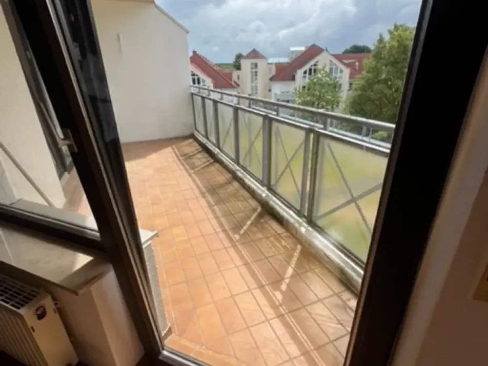 Lichtdurchflutete 3‑Zimmer‑Wohnung mit Südbalkon & 2 TG‑Plätzen in Bad Homburg‑Kirdorf