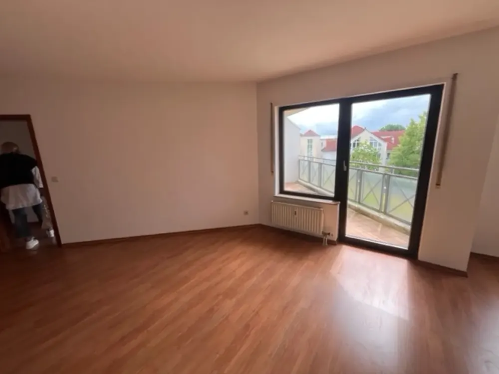 Lichtdurchflutete 3‑Zimmer‑Wohnung mit Südbalkon & 2 TG‑Plätzen in Bad Homburg‑Kirdorf