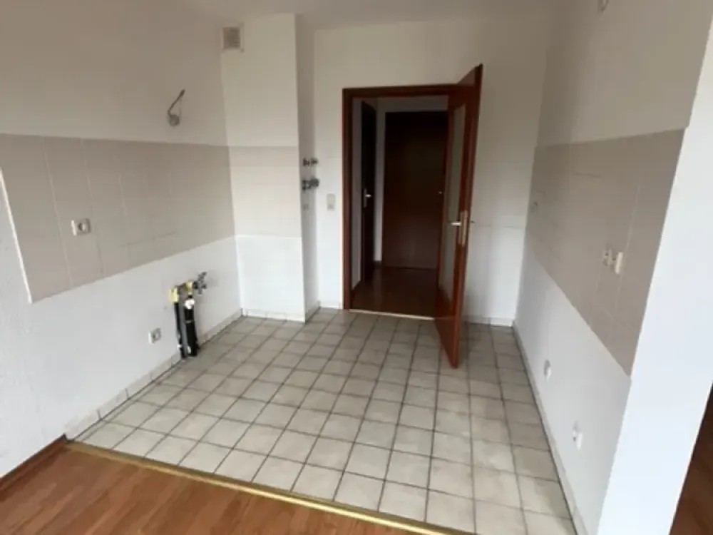 Lichtdurchflutete 3‑Zimmer‑Wohnung mit Südbalkon & 2 TG‑Plätzen in Bad Homburg‑Kirdorf