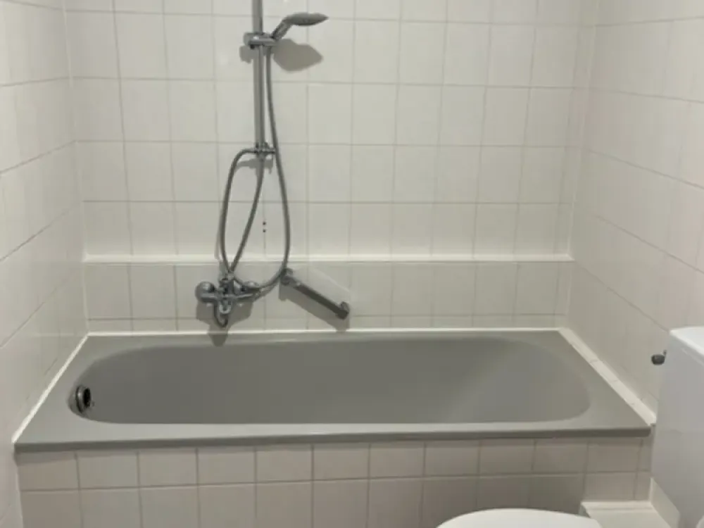 Lichtdurchflutete 3‑Zimmer‑Wohnung mit Südbalkon & 2 TG‑Plätzen in Bad Homburg‑Kirdorf