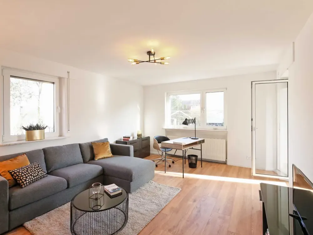 Stilvoll möblierte 3-Zimmer-Wohnung mit großem Balkon in Bergen-Enkheim