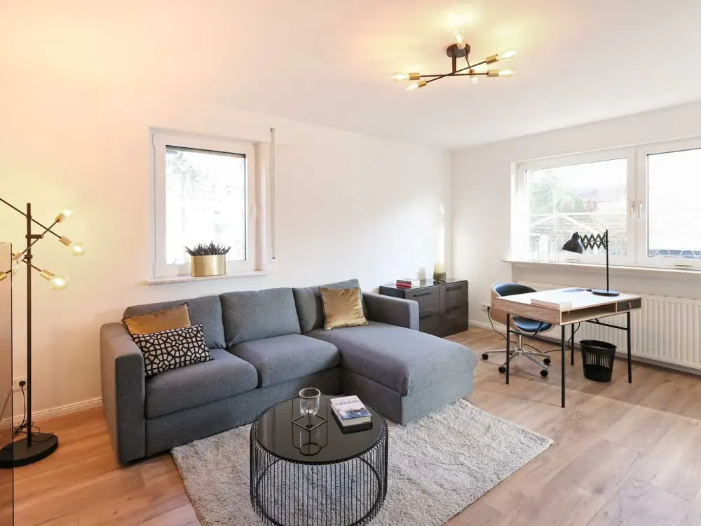 Stilvoll möblierte 3-Zimmer-Wohnung mit großem Balkon in Bergen-Enkheim