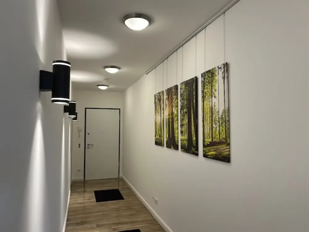 Möbliert Zentral Modern WG-Geeignet - 3,5 Zimmer im Neubau 1. OG, nahe Fitnessstudio & Bahnhof, W15