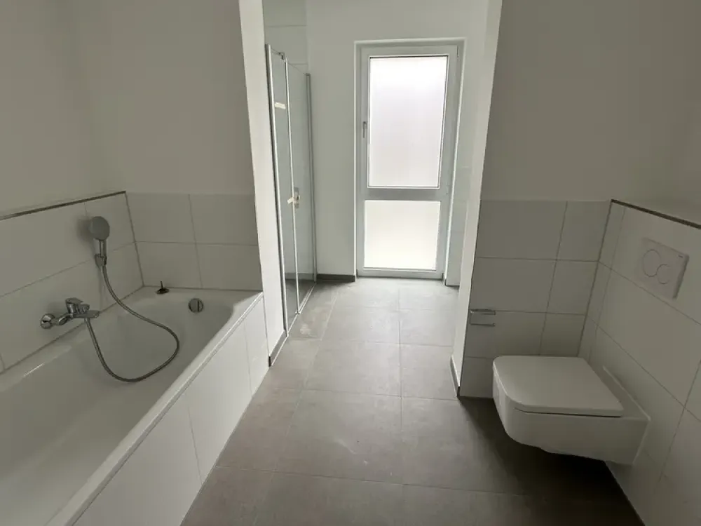 Leben am Wasser in extravaganter Lage - Imposante 4-Zimmer-Wohnung mit direktem Wasserblick