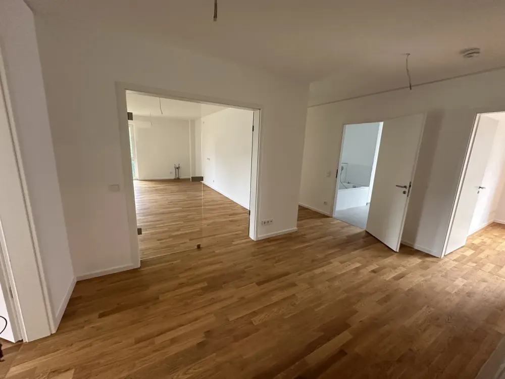 Leben am Wasser in extravaganter Lage - Imposante 4-Zimmer-Wohnung mit direktem Wasserblick
