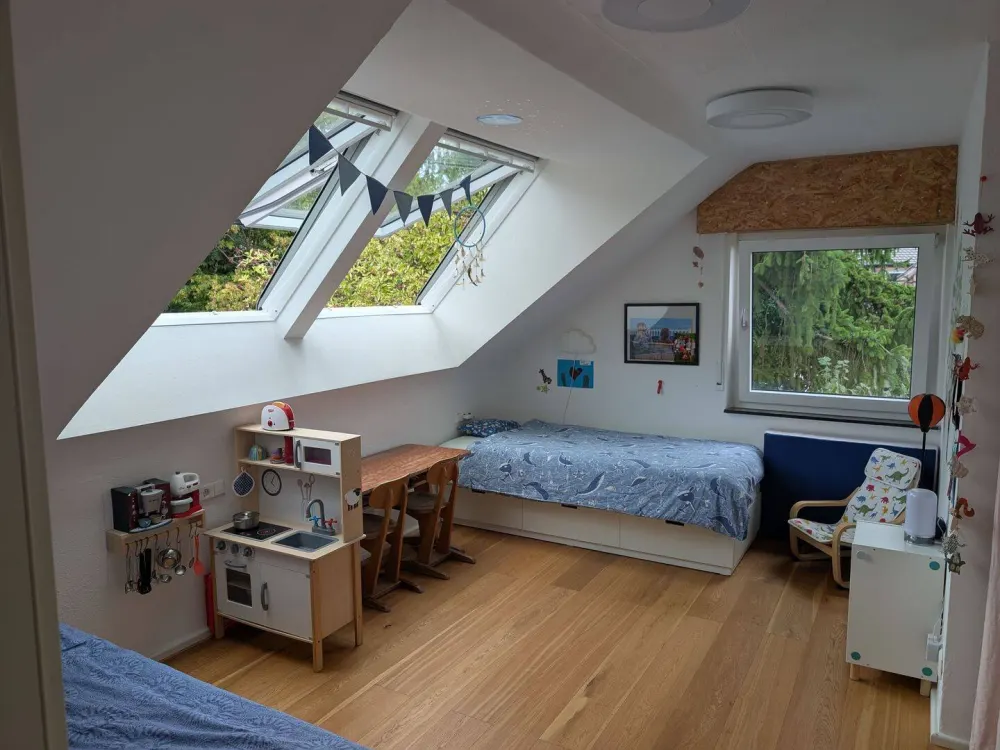 Traumhafte 4-Zimmer-Wohnung in Halbhöhenlage mit Panoramablick, 2 neuen Bädern & ausgebauter Bühne