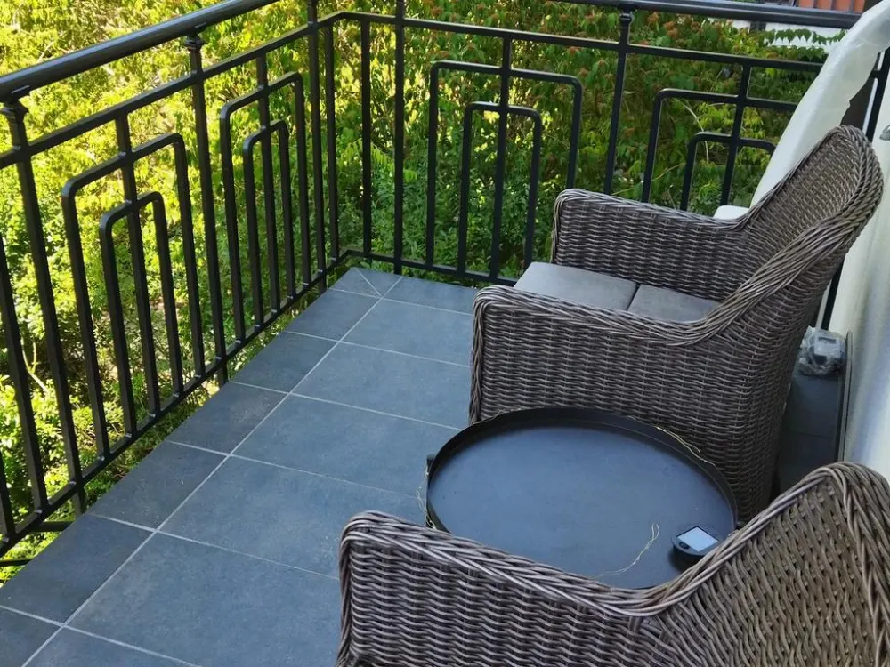 Beautiful, furnished garden apartment, central and quiet, with large garden share