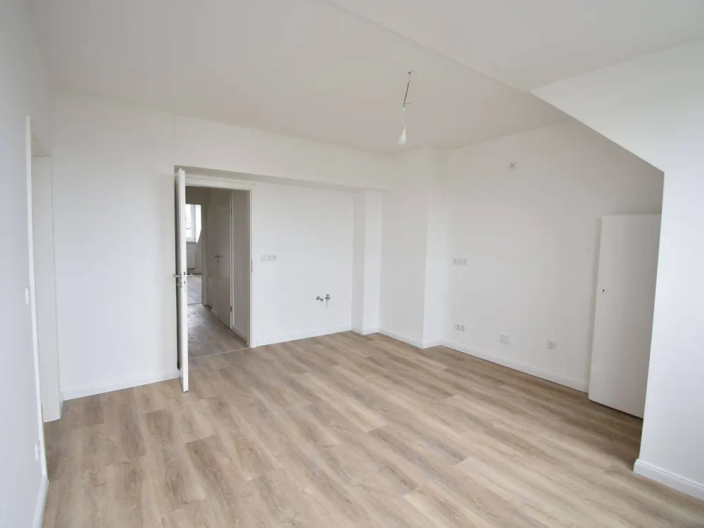 ERSTBEZUG nach Sanierung! Moderne 2-Zi-Whg mit Wohnküche in Flingern