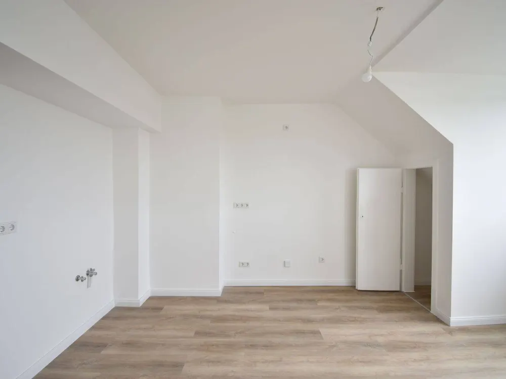 ERSTBEZUG nach Sanierung! Moderne 2-Zi-Whg mit Wohnküche in Flingern