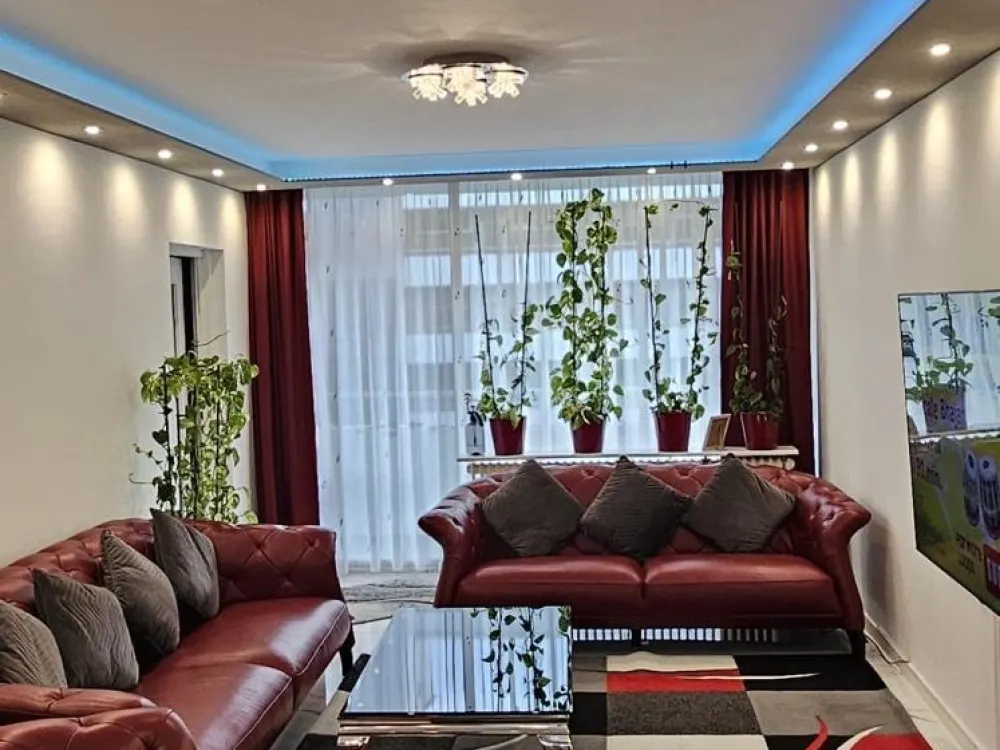 Modernisierte 4-Zimmer Wohnung mit großer Einbauküche in Türnich