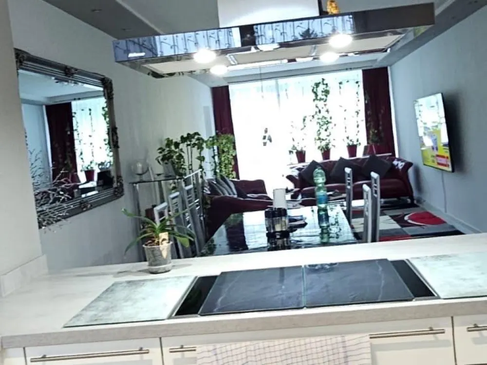 Modernisierte 4-Zimmer Wohnung mit großer Einbauküche in Türnich
