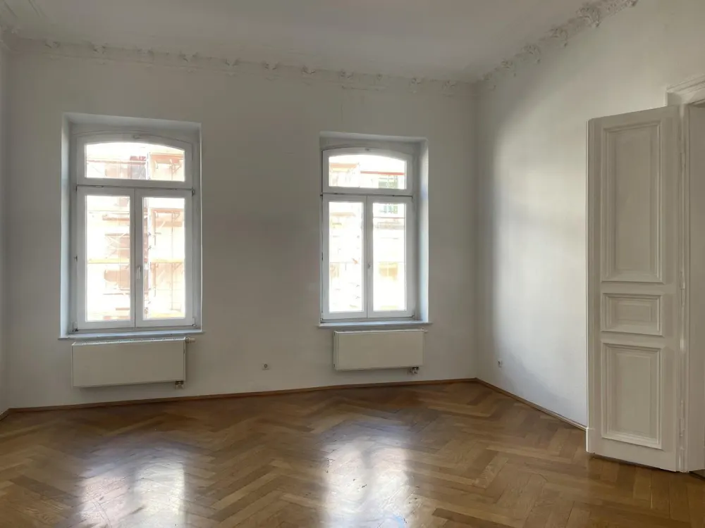 Elegant 5-Room Historic Apartment with 16 m² Sunny Balcony, Available from 01 September 2026