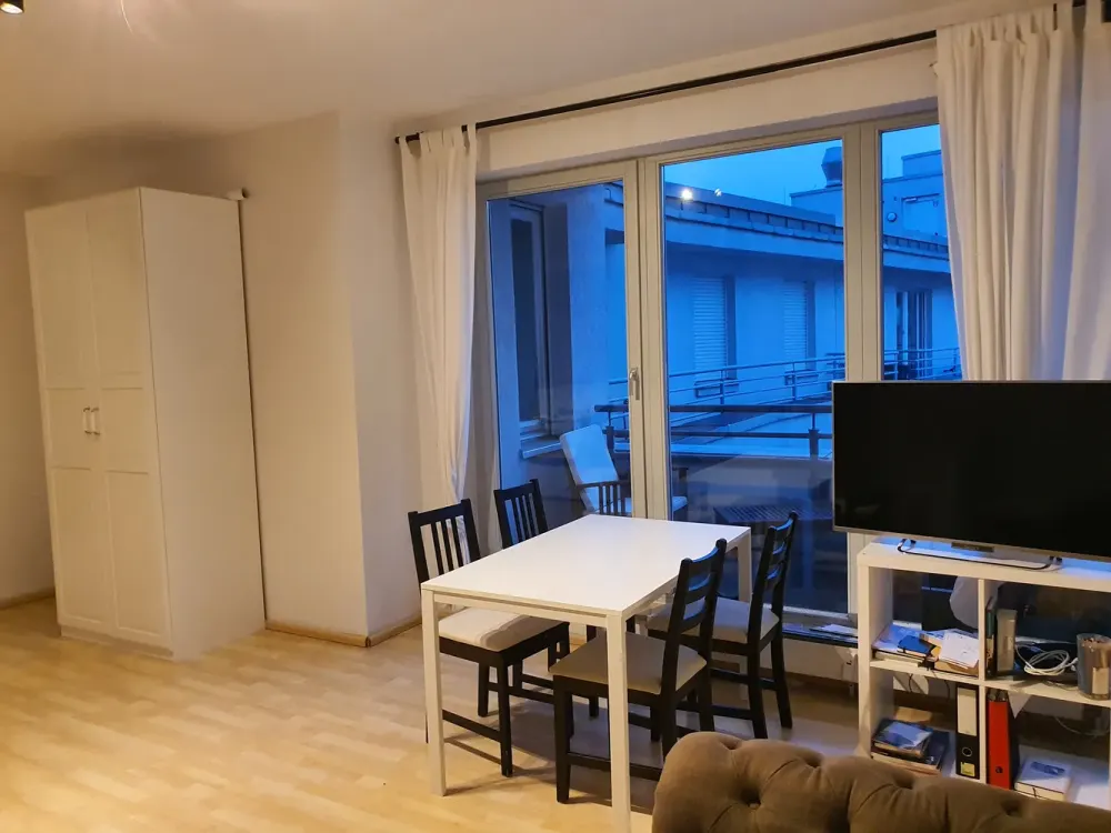 Schöne, gepflegte 2-Zimmer-Wohnung mit Balkon und EBK in Mitte, Berlin