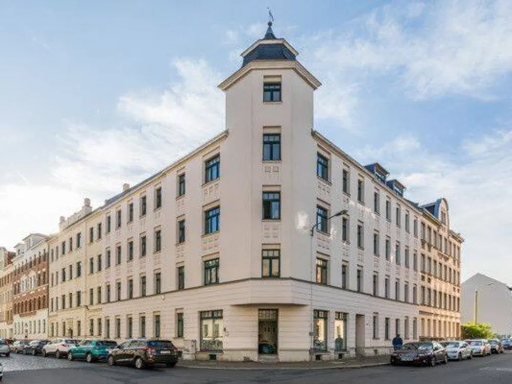 3 Raum Wohnung im Dachgeschoss mit Einbauküche in Sanierung