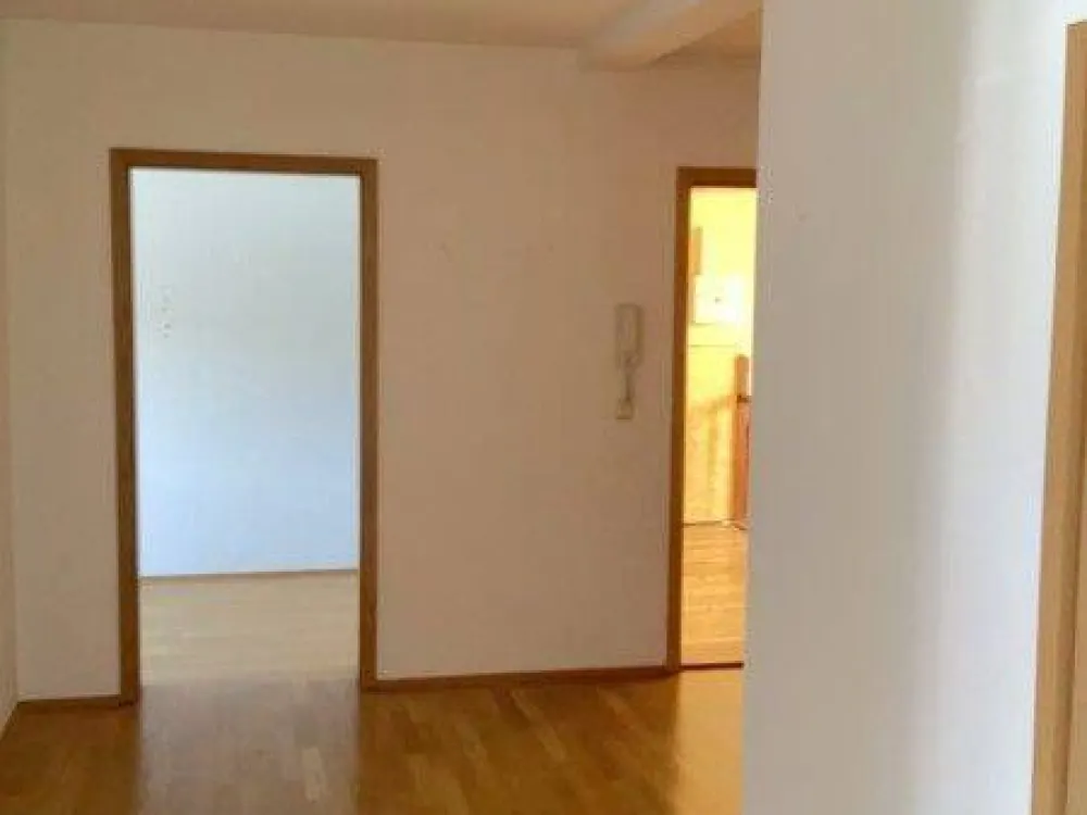 3 Raum Wohnung im Dachgeschoss mit Einbauküche in Sanierung