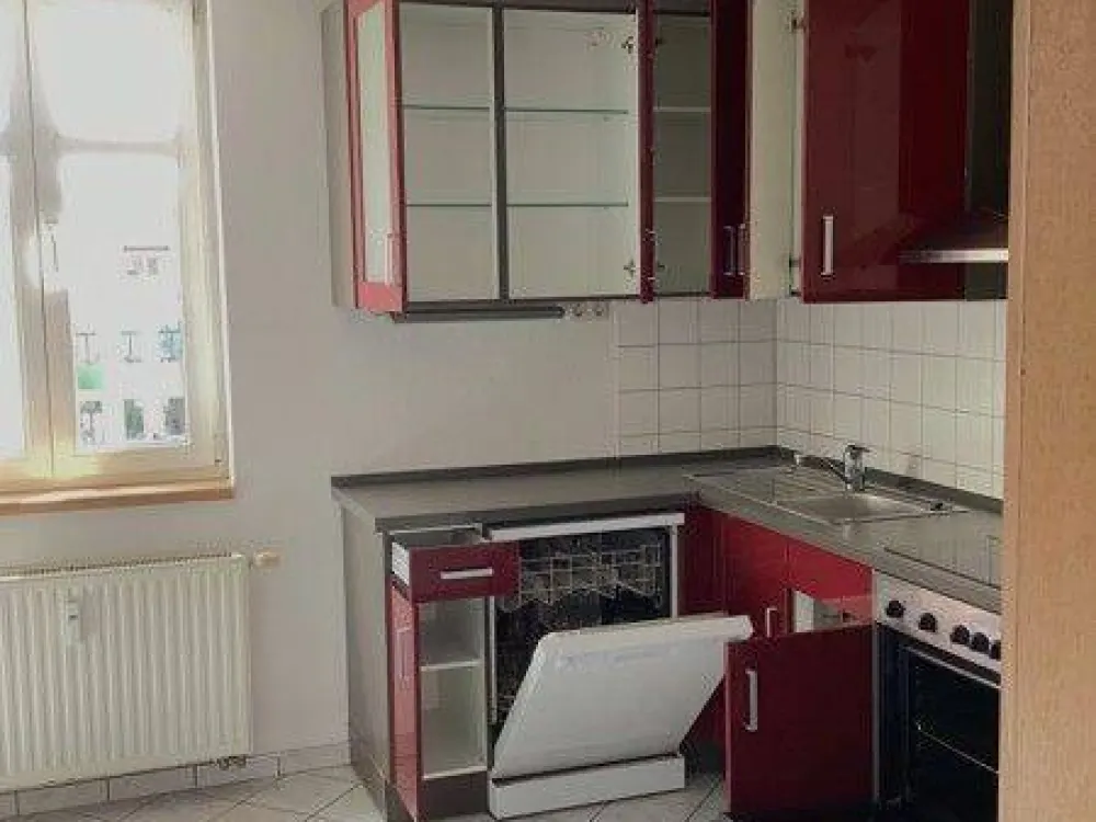 3 Raum Wohnung im Dachgeschoss mit Einbauküche in Sanierung