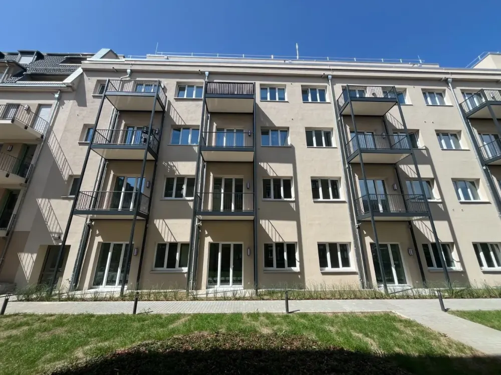 2 Rooms | Balcony | Renovated Old Building, Living in Zentrum-Ost | Optional with Fitted Kitchen